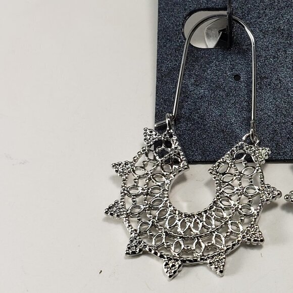 Polished Silver-tone Filigree Teardrop Earringds - Picture 3 of 5